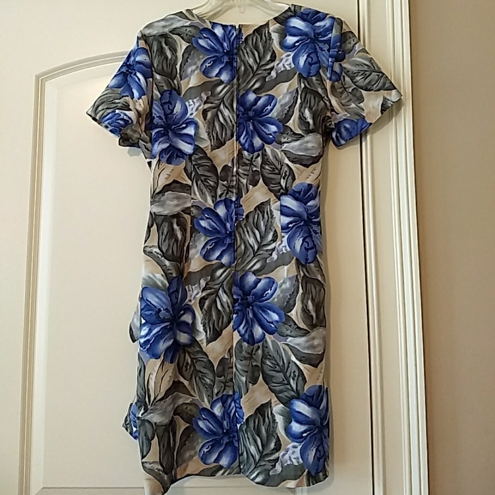 Dress - Picture 2 of 4